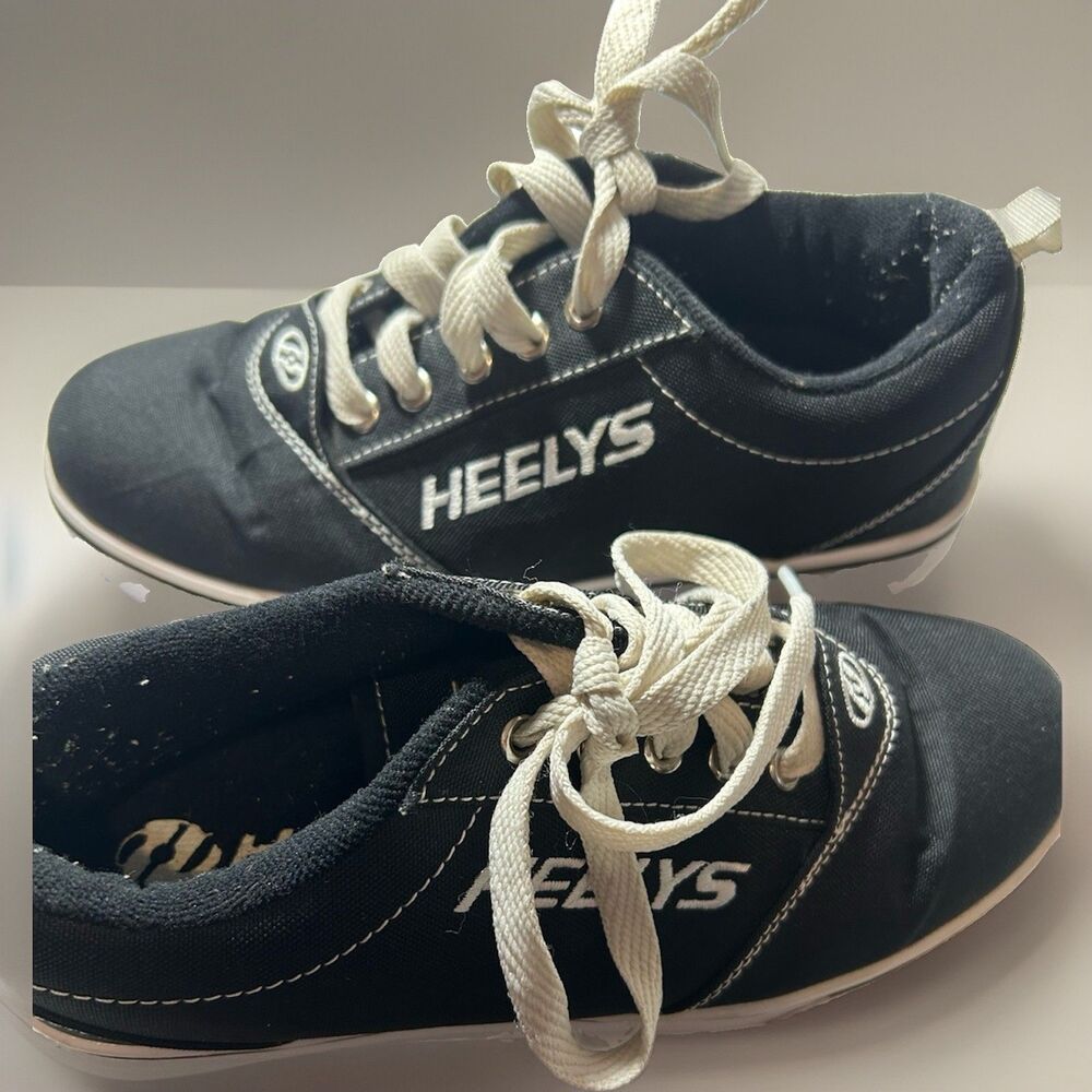 Heelys Wheeled Low Top Sneaker Black/White Lace-Up Unisex Kids US Youth 5 - Picture 4 of 5